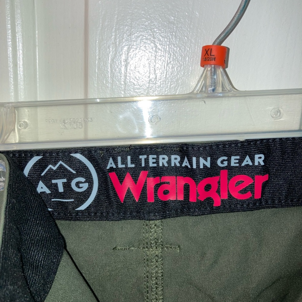 Wrangler Cargo Shorts, size 38